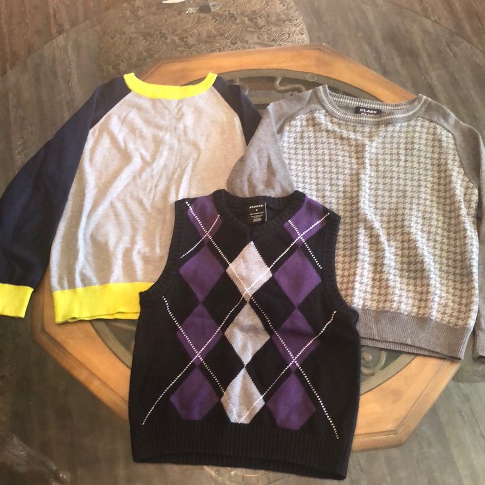 Boys medium sweaters & sweater vest 7/8